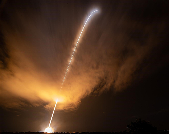 Une boule de feu et un mur de sons: à quoi ressemblait le lancement de la sonde solaire épique de la NASA