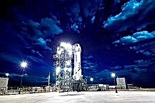 جيف بيزوس 'Blue Origin لإطلاق' High-Altitude Escape Motor Test 'الأربعاء