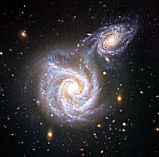 Епічний крах із галактикою "Ковбаса" у формі опуклості Чумацького Шляху