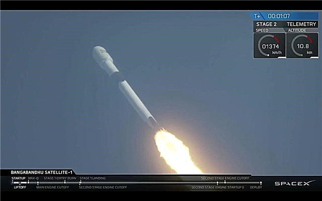Fotografie: SpaceX vypouští, přistane 1. raketa Falcon 9 „Block 5“