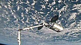 オービタルATKシグナス貨物船がサイエンスギア（およびグッズ）を宇宙ステーションに配達