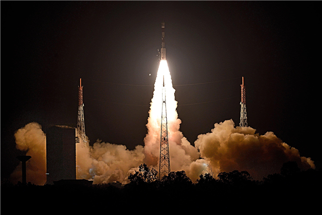 Hindistan Yeni Bir Navigasyon Uydusu Başlattı (Başka Bir Uydu Kaydetmeye Çalışırken)