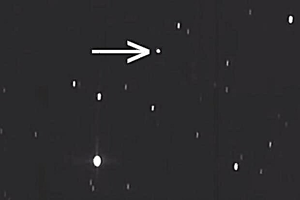 هذا الكويكب بحجم الاستاد مضغوط بأمان من الأرض (فيديو)