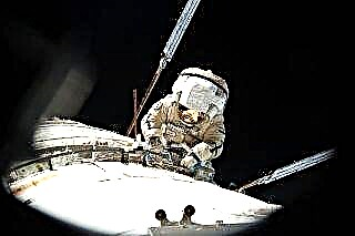 Les cosmonautes russes font une sortie dans l'espace aujourd'hui: regardez-le en direct