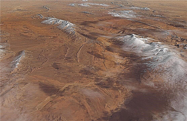 サハラ砂漠の珍しい降雪を衛星画像で撮影