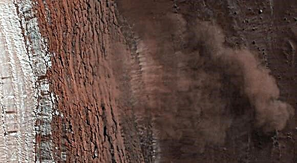 HiRISE capture de superbes images des avalanches de Mars en action