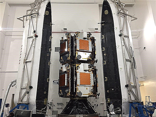 Satélites Iridium são abastecidos e dobrados para a explosão SpaceX Falcon 9 "Return to Flight"