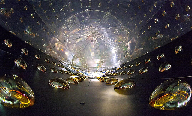 Civilizaciones avanzadas podrían estar comunicándose con haces de neutrinos. Transmitido por nubes de satélites alrededor de estrellas de neutrones o agujeros negros