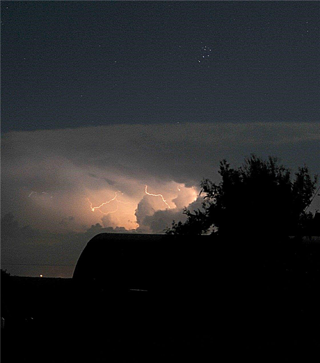 Astrophoto: Pleiades over Lightning door Jerry Littke