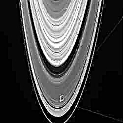 Descoberta nova classe de lunetas de Saturno