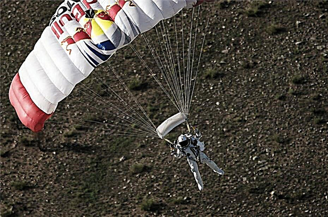 Skydiver Baumgartner realiza un salto de prueba desde 30 kilómetros