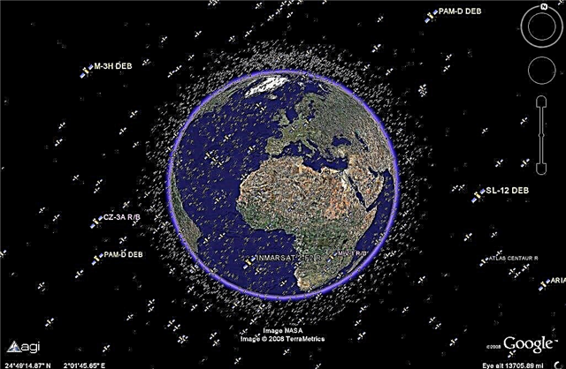 Google Earthで地球の衛星を探索する