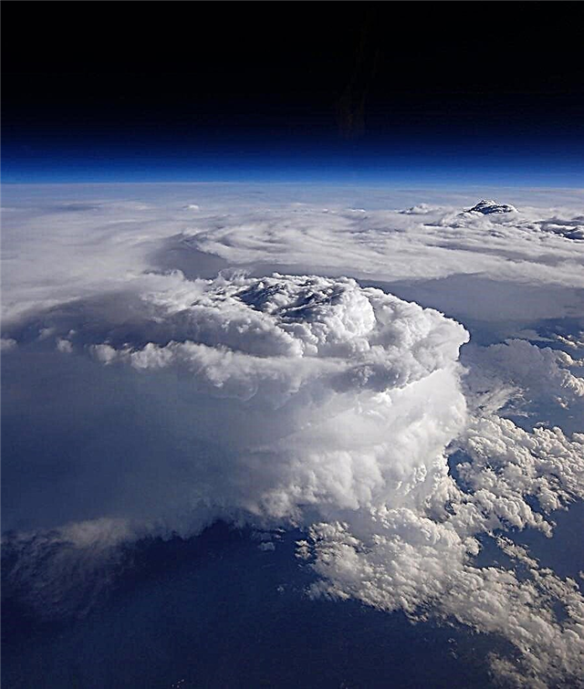 Las montañas se elevan por encima de los Apalaches en esta dramática foto de la NASA