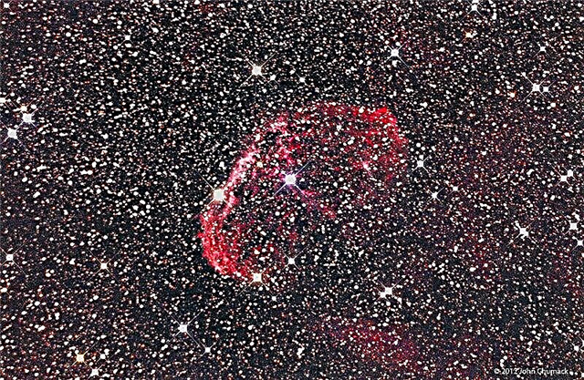 Астрофото: туманность Полумесяц и звезда Вольфа Райе от Джона Чумака