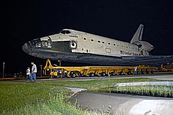 Atlantis ottaa ensimmäisen askeleen Hubbleen