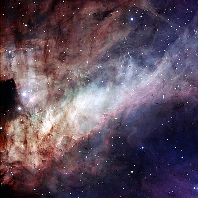 Omega Nebula Struts วัตถุในรูปใหม่หลากสี