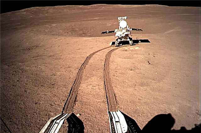 De Chinese Yutu-2-rover is in beweging aan de andere kant van de maan