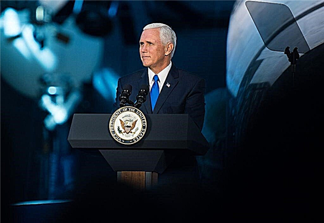 Le vice-président Mike Pence expose le plan de l'administration pour retourner sur la Lune