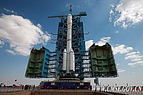 China zet in op 'Leap Forward in Space' terwijl Tiangong 1 naar het lanceerplatform rolt
