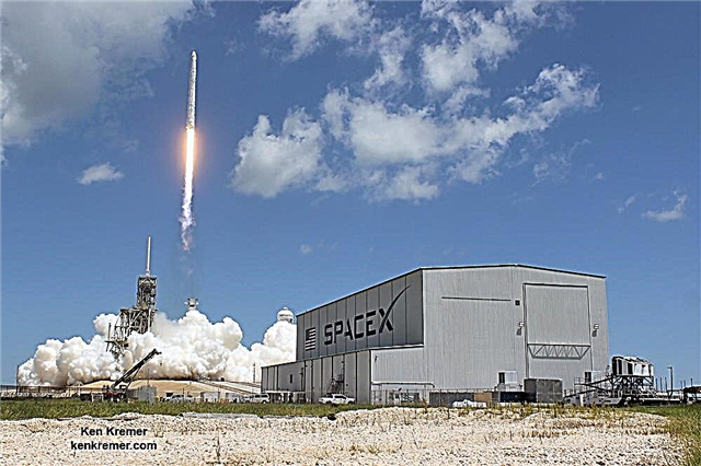 สุดยอดสเปซ SpaceX Space Station Cargo Blastoff และ Cape Landing เตะ Offshore Trioff ของ Sunshine State