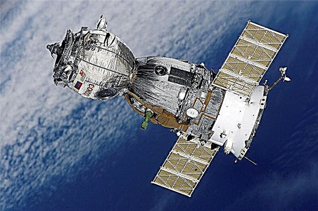 Soyuz Crew Safe Efter en voldelig genindrejse og landing 400 km off-target