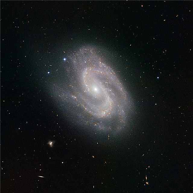 Uma galáxia com um grande "S" no peito - Space Magazine