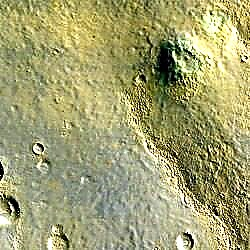 Prvé farebné obrázky z prieskumného obežníka Mars