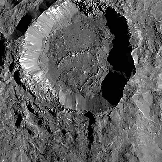 Dawn revela novos recursos brilhantes em Ceres em close-ups impressionantes