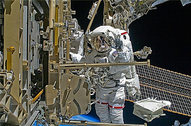 Hvorfor Spacewalking handler om hendene