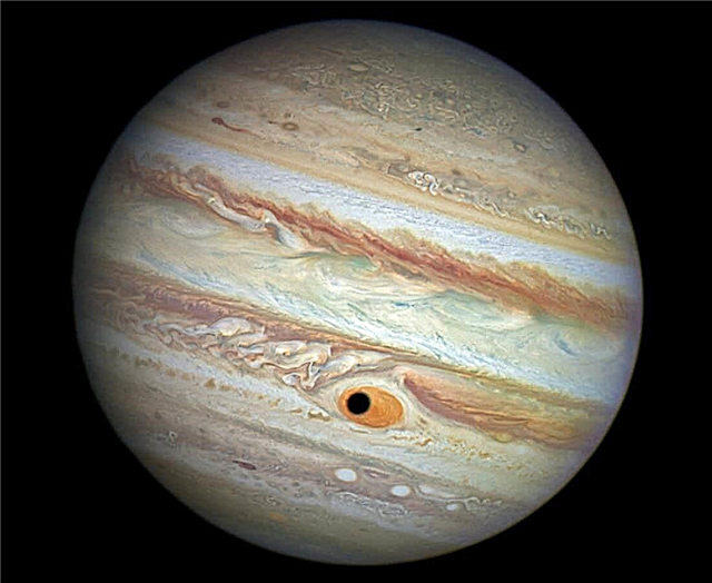 Justo a tiempo para Halloween: ¡Júpiter obtiene un ojo gigante de cíclope!