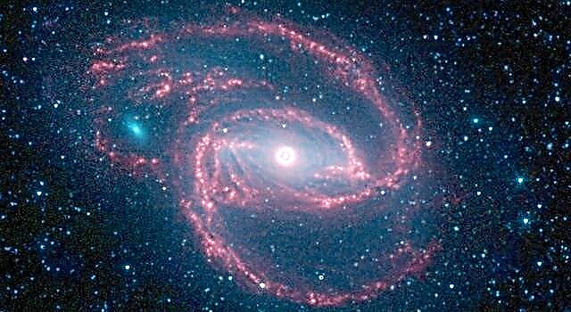 ¡Spitzer encuentra una galaxia cíclope!