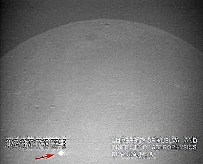 Bekijk een auto-asteroïde slag in de maan