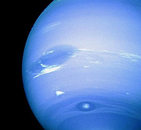 ¿De qué color es Neptuno?