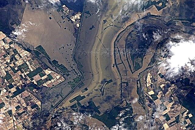 Misisipi upes plūdi, kā redzams no Kosmosa stacijas
