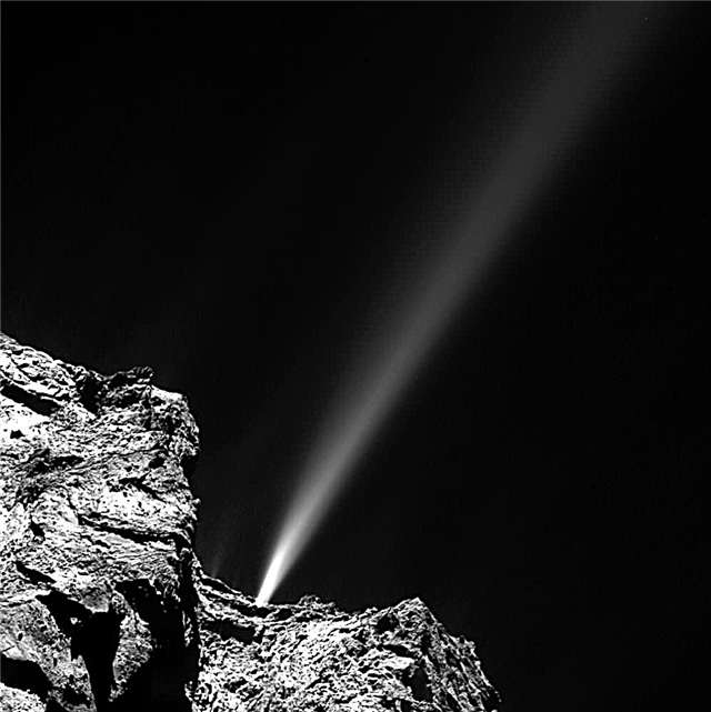 Dramatiskt utbrott vid Rosettas komet bara dagar före Perihelion
