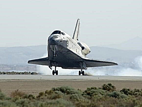 Briefs UT: Shuttle Lands, znovu žijící Phoenix