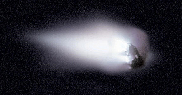 Agrīnā rīta izrāde - Eta Aquarid meteorīti, kamēr planētas izlīdzinās