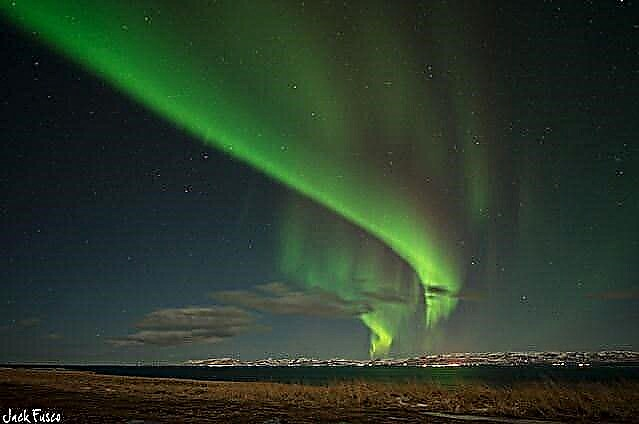 Astrophotos: الشفق القطبي الشمالي فوق أيسلندا