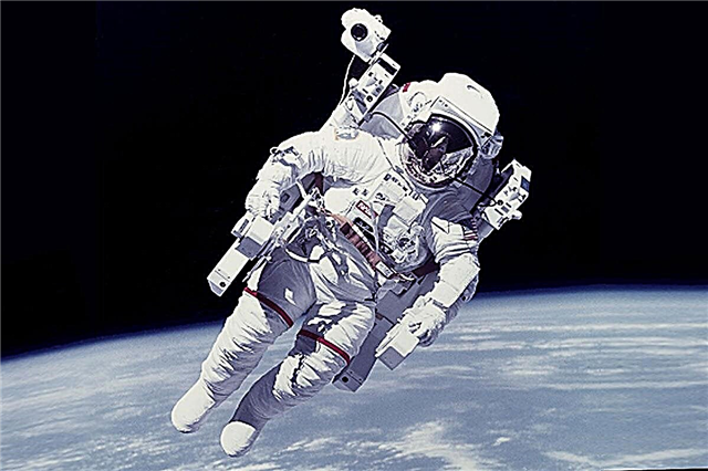 Astronot dalam Masalah Akan Mampu Menekan Tombol "Bawa Saya Pulang" - Space Magazine