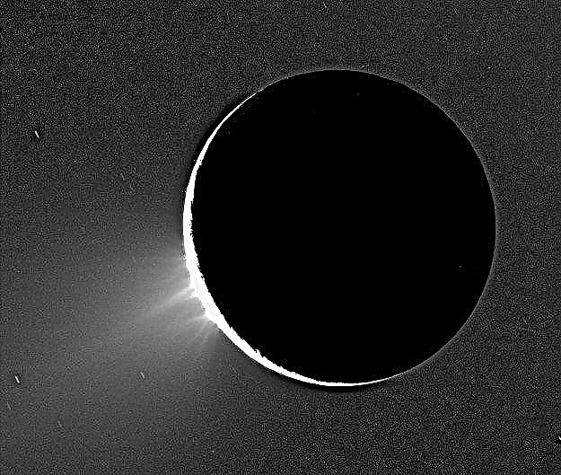 La nave espacial Cassini confirma el océano subsuperficial en Encelado