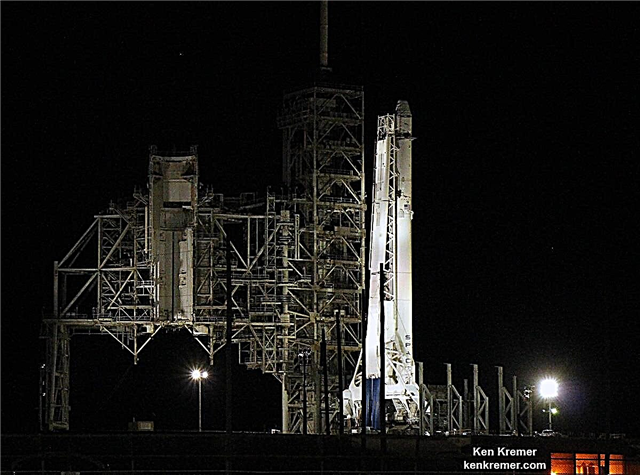 SpaceX Falcon 9 se pone vertical con Station Science en KSC Pad 39A - Watch Live 19 de febrero