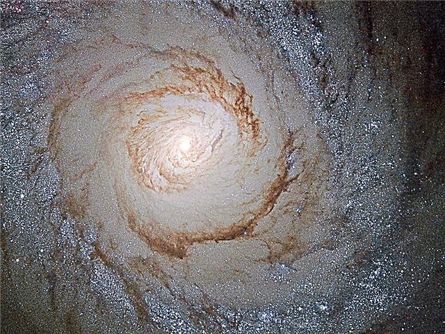 Messier 94 - a galáxia do olho de gato