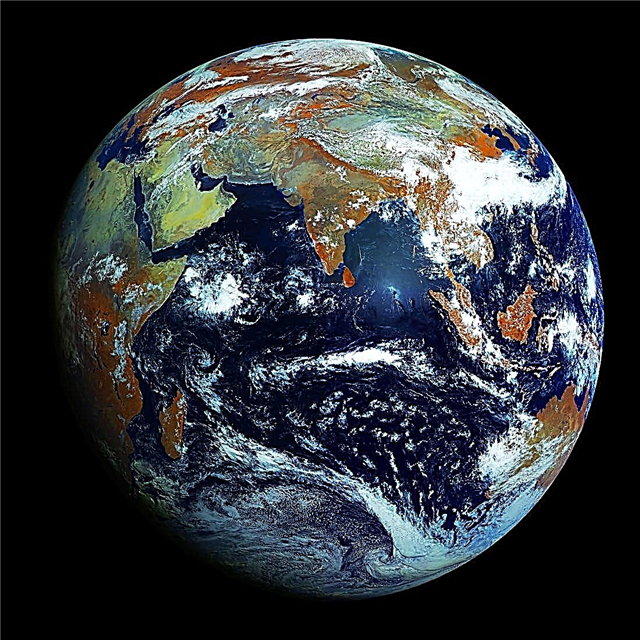 रूस से प्यार के साथ: पृथ्वी की एक विलक्षण तेजस्वी छवि