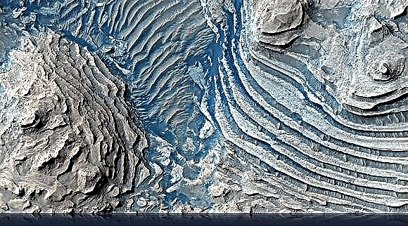 Novidades do HiRISE: escadas, polígonos, dunas e vales