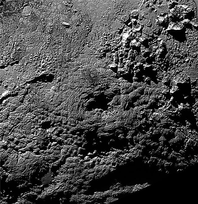 Posibles volcanes de hielo descubiertos en Plutón