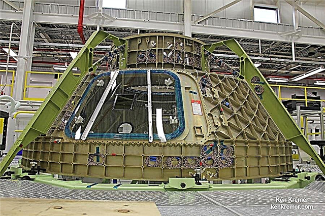 Aufbau des ersten Boeing Starliner Crew-Fahrzeugs im Kennedy Space Center