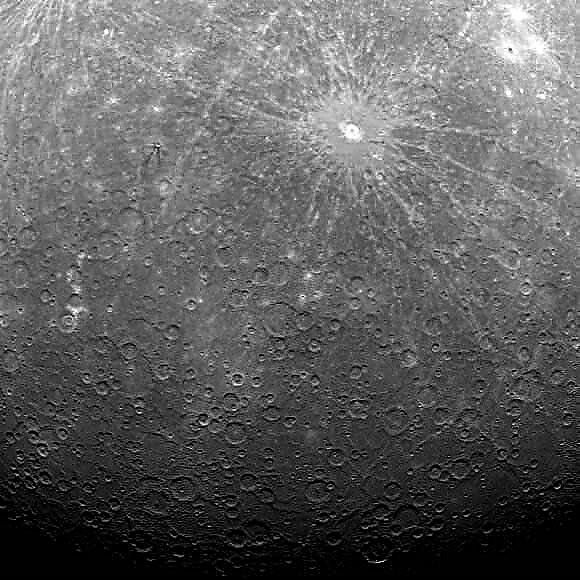 Première image de MESSENGER depuis l'orbite de Mercure