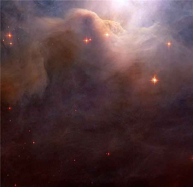 Hubble Sees oslňující prach v mlhovině Iris