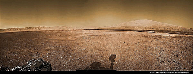 Ampia vista panoramica di Mount Sharp e Gale Crater da Curiosity
