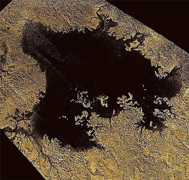 Rovnako ako Zem, aj Titan má pre svoje jazerá a moria - časopis o vesmíre „hladinu mora“